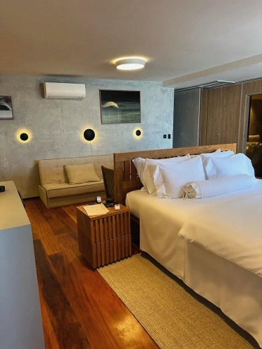 Premier room