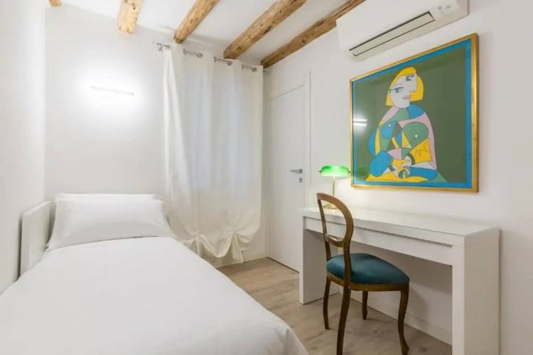 Deluxe Single room