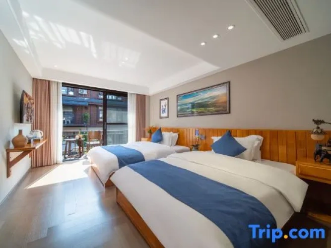 Standard Twin room with balcony