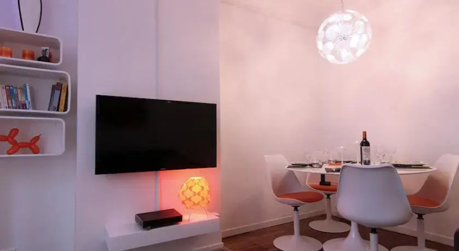 Champs-Elysées Design Apartment