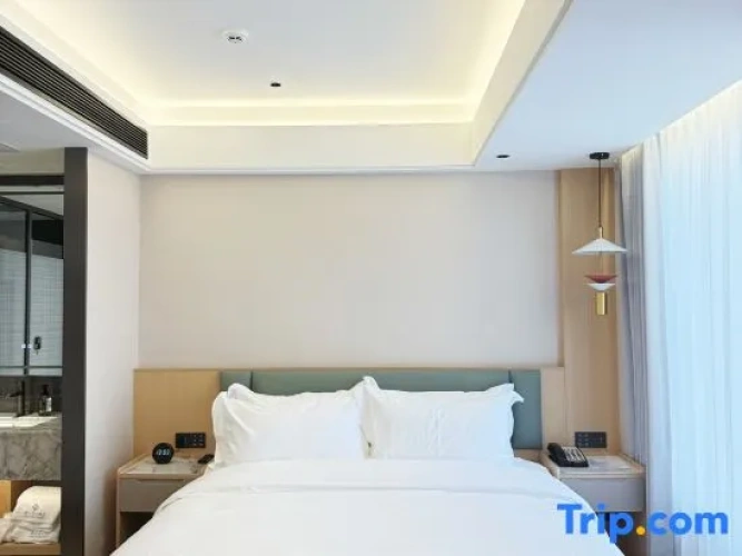 Deluxe Double room with city view