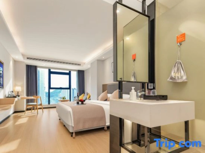 Deluxe Double room with city view