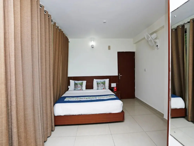 OYO 8767 Hotel Landmark