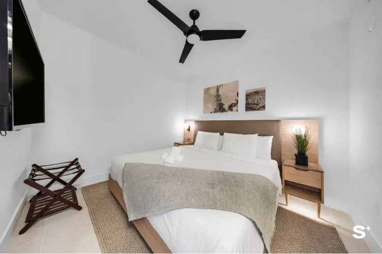 Luxe 1-BR with Stunning Downtown Views
