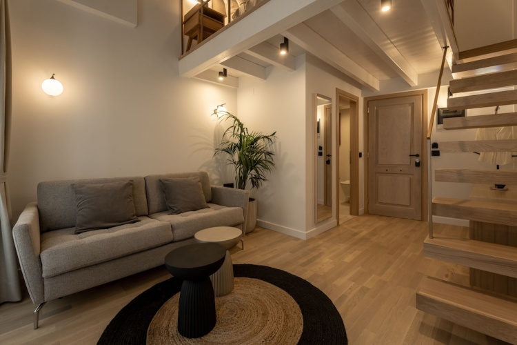 Suite with balcony and with city view