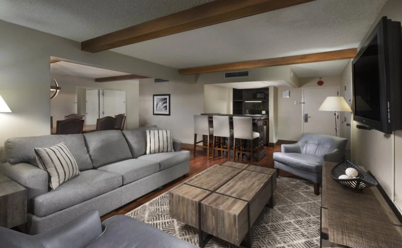 DoubleTree by Hilton Manhattan, KS