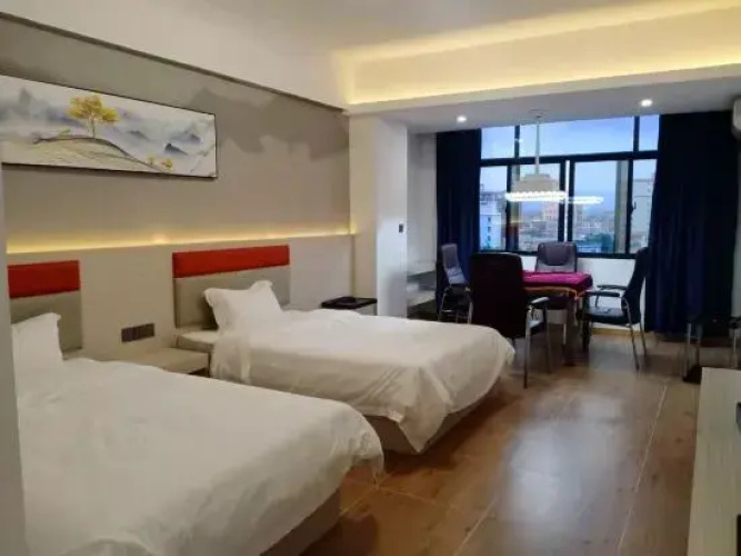 Ledong Huating Inn
