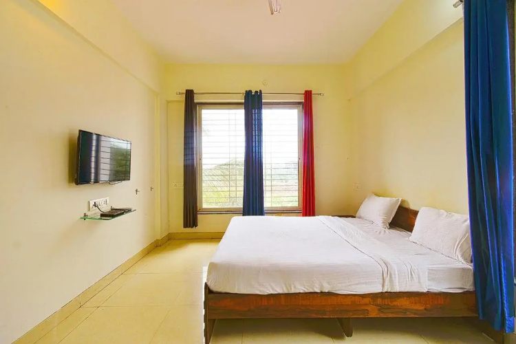 FabHotel Golden Leaf