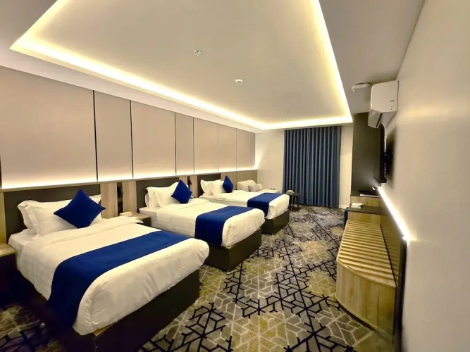 Deluxe Triple room with city view