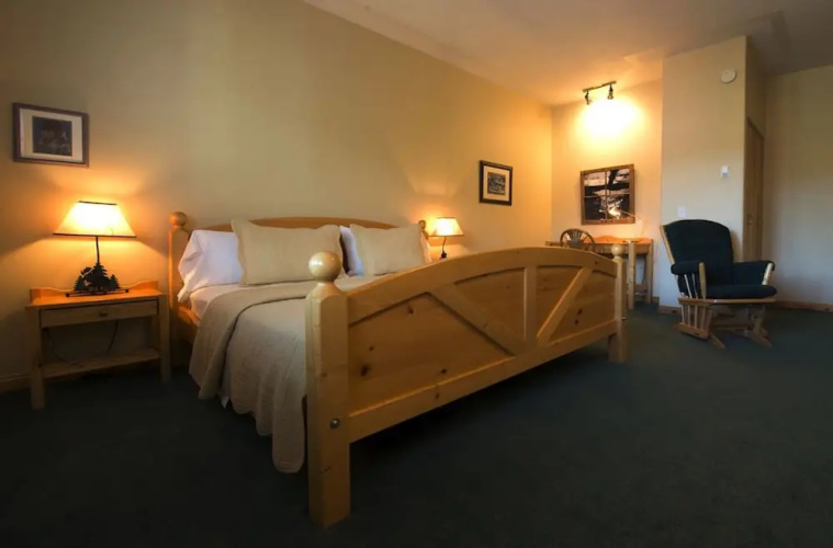 Aurora Inn