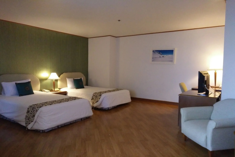 Thumrin Thana Hotel