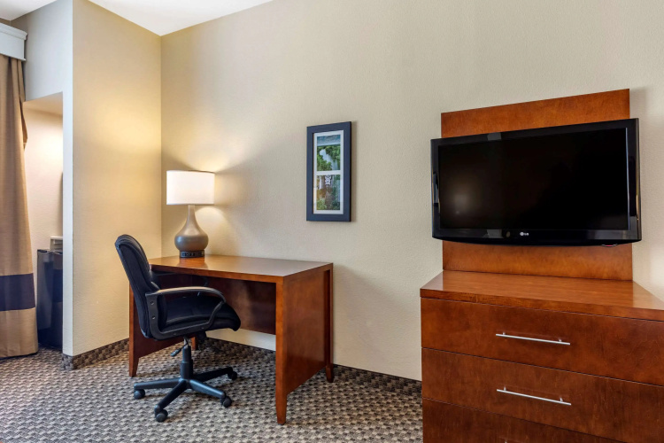 Comfort Suites