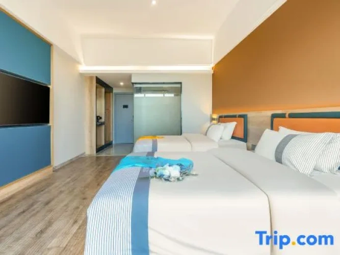 Standard Twin room with view