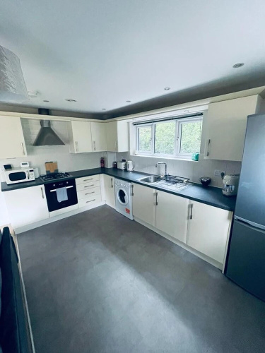 Stunning 2-bed Apartment in Crawley