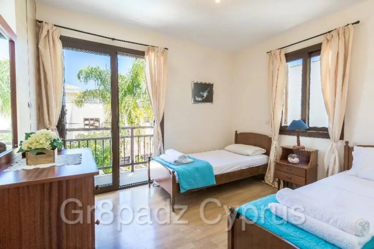 Gr8padz Summer Breeze Villa