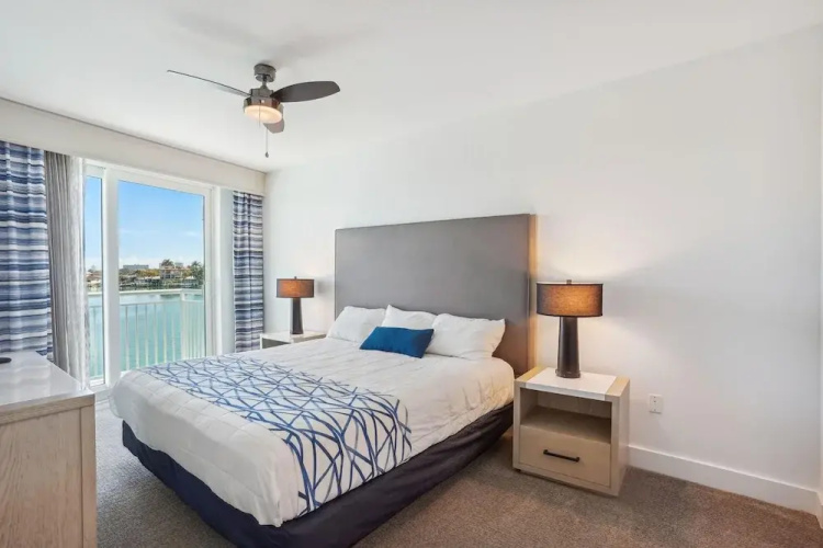 Oceana 301 East
