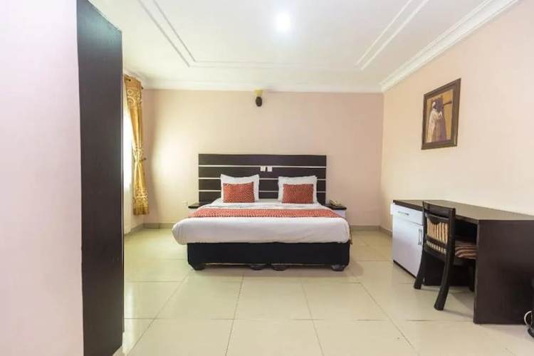 Royal Terrace Hotel & Towers