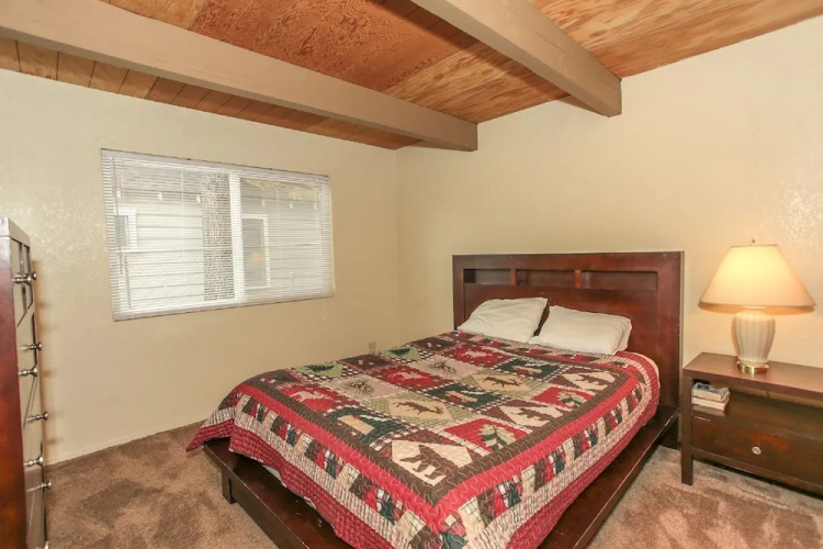 Bearly Rustic - 2BR 1BA, WiFi, Nice Back Yard for Snow Play