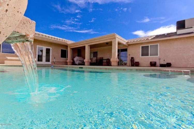 5 Bedrooms Cottage