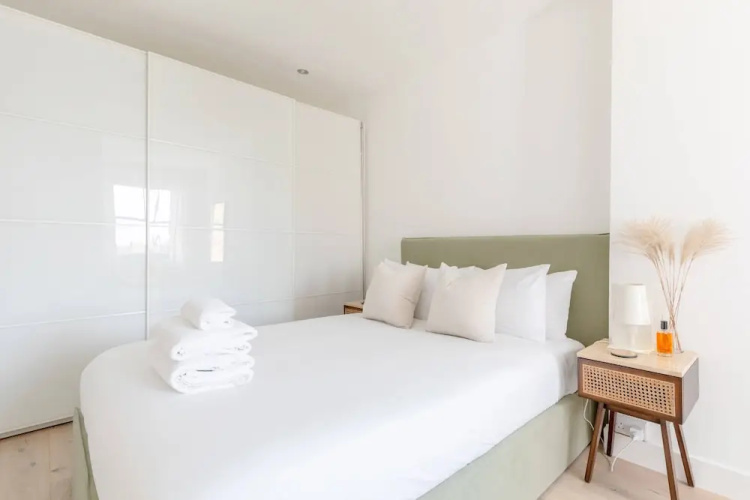 Sleek Scandi-inspired 2BD Flat, Fulham