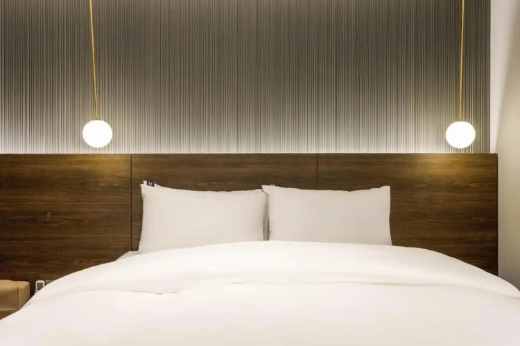 H hotel