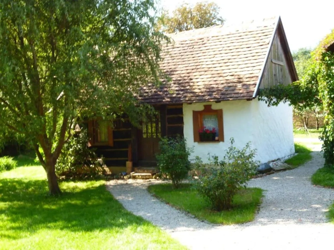 1 Bedroom Cottage with view