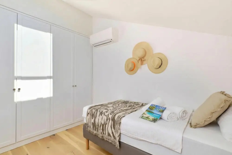 Charming Island Villa Alba