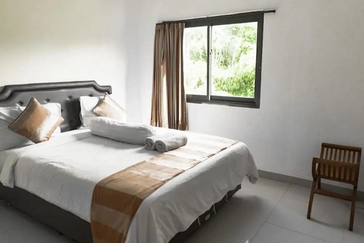 Standard Quadruple room with garden view