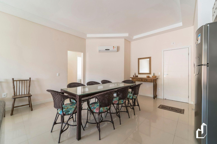 Apartamento Com 03 Dormitórios