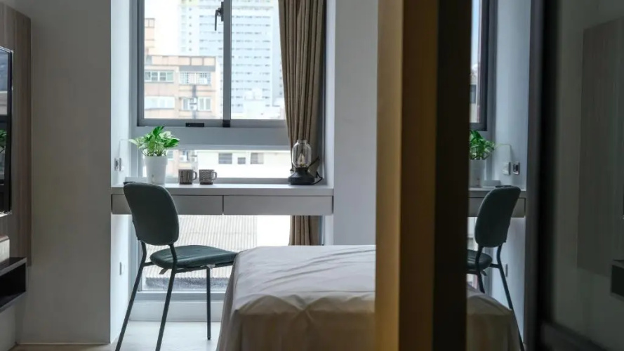 1Li7E Hotel