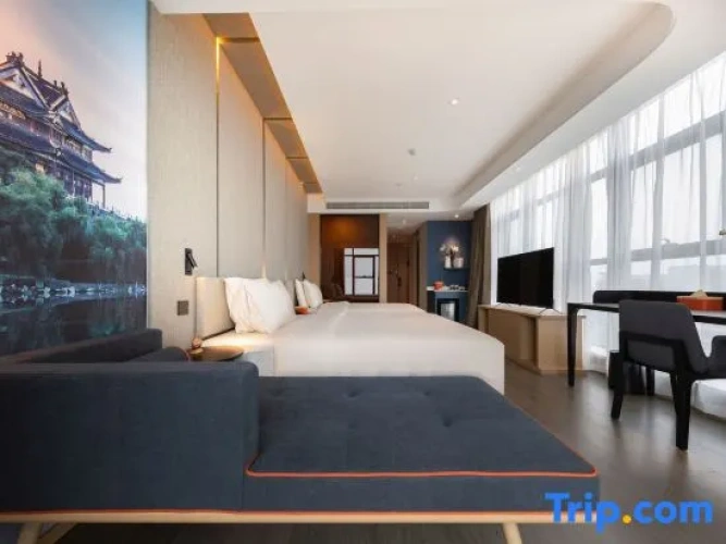 Standard Double room with city view