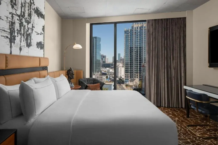 Double room with city view