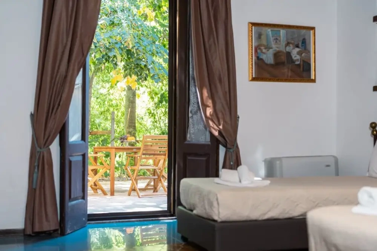 Standard Triple room