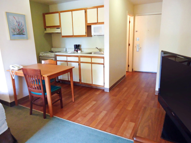 HomeTowne Studios & Suites by Red Roof Greensboro