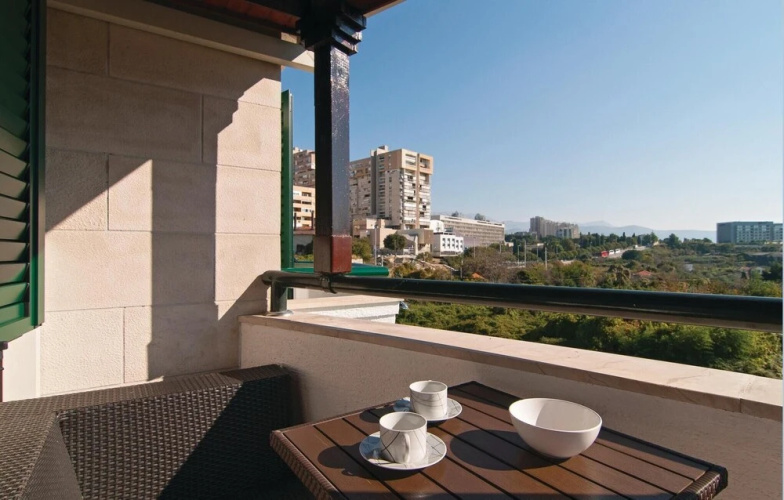 Nice Home in Split With Sauna, Wifi and 7 Bedrooms