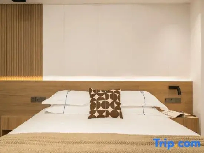 1 Bedroom Standard Double room with city view