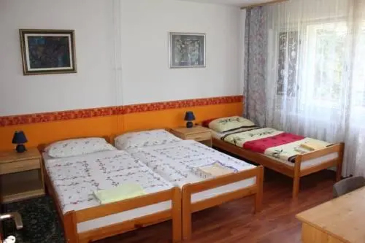 Rooms4Young