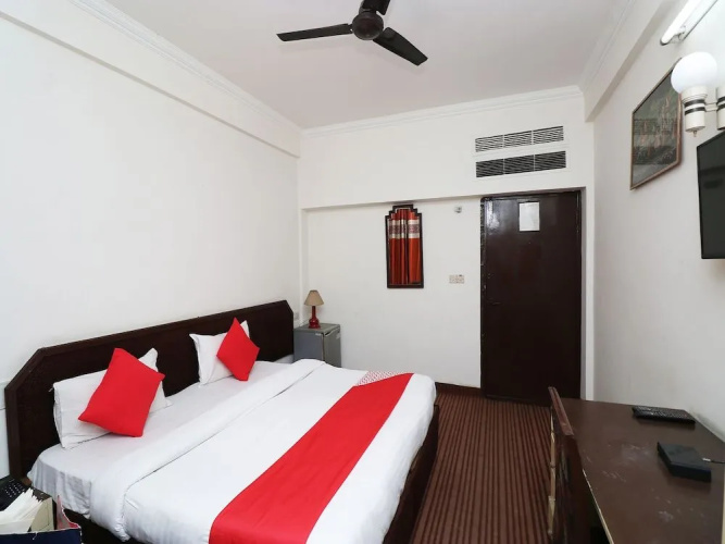 Collection O 29566 Hotel Mid Town