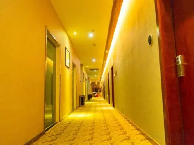 Fenghuang Huating Hostel