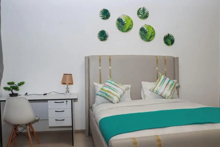Lux Suites Royal Oak Residency