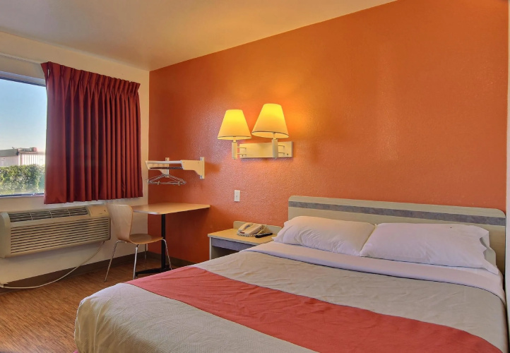 Motel 6 Bismarck, ND