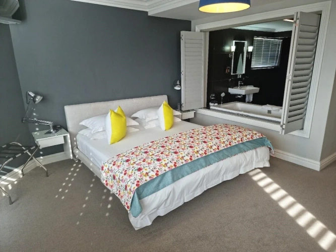 Luxury Suite with balcony