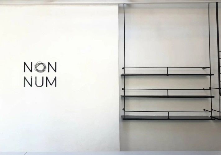 Non Num Poshtel