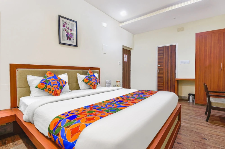 Fabhotel Royal Icon