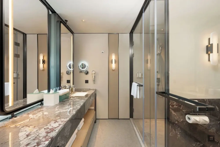 Standard Double room with city view