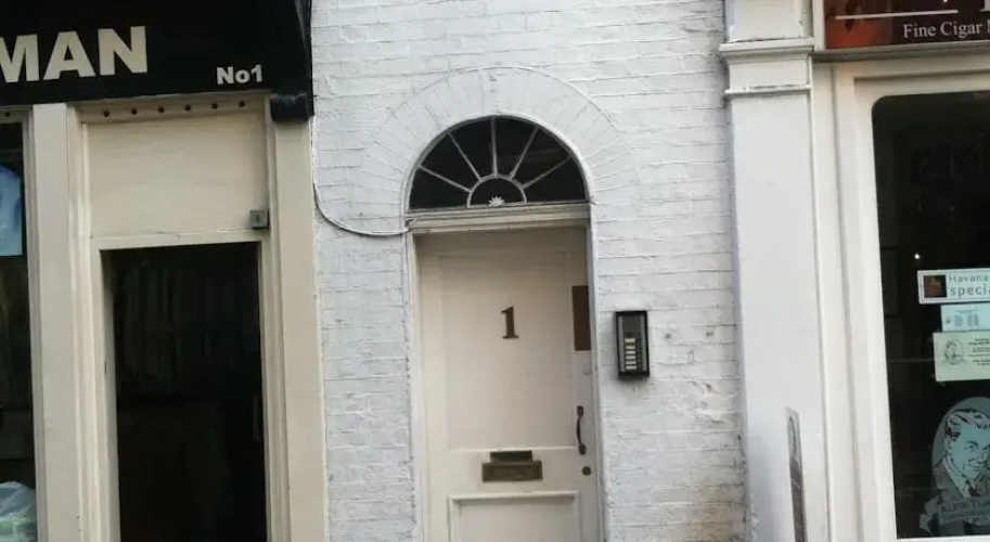 Hostel Houses Mayfair