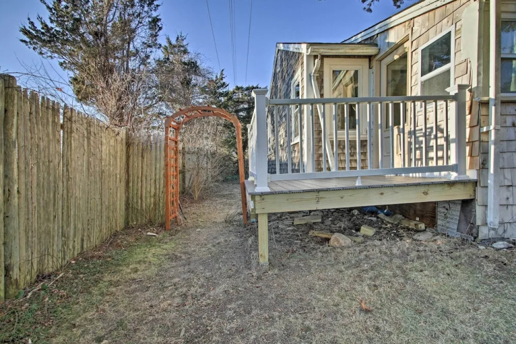 Steps to Cape Cod Canal: Buzzards Bay Home