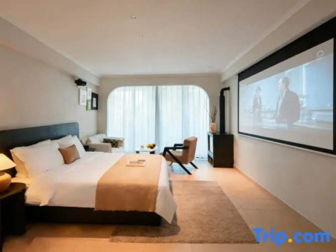 2 Bedrooms Standard Family room with garden view
