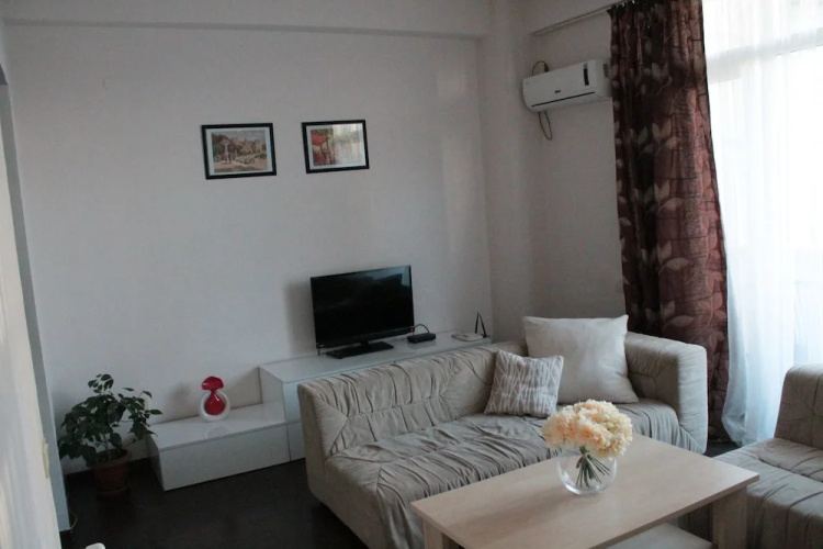 Apartment on Kuchishvili Str.