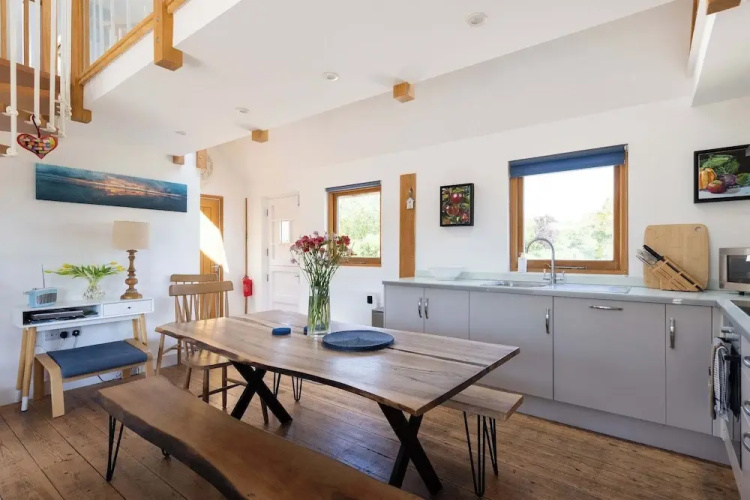 Spacious Coastal Retreat for 10 in West Wittering